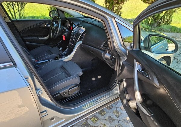Opel Astra cena 25900 przebieg: 222000, rok produkcji 2012 z Zakroczym małe 562